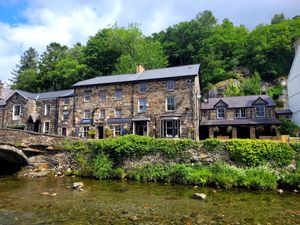 Prince Llewelyn Hotel Outside at Prince Llewelyn Hotel in Beddgelert