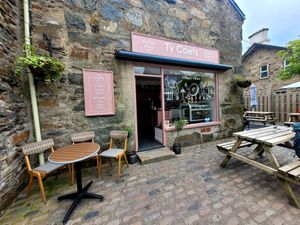 Tŷ Coets Outside at The Real Coffee Stop in Beddgelert