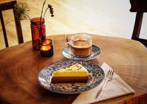 Rawcake and a cortado on the side... at Caféteket in Slagelse