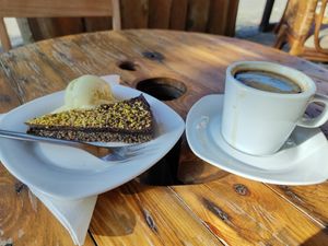 Black tahini cake with pistacchio ice cream at Caféteket in Slagelse