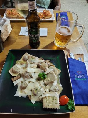 Pilz Ravioli mit Parmesan. at Ahora Si in Samara