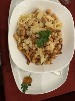 Pasta e Ceci garbanzo’s  at Ahora Si in Samara