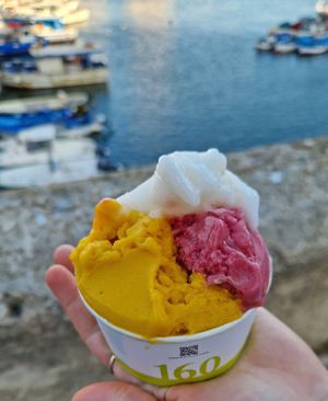 Pesca mango, lemon and pomegranate ice cream at Martinucci in Gallipoli