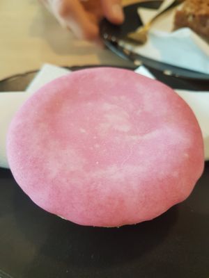 Vegan roze koek at 'Ccino Caffetteria Paninoteca in Brielle