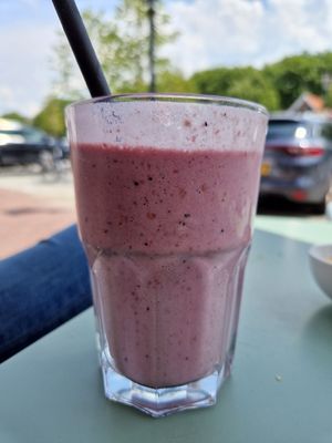 Rode smoothie at 'Ccino Caffetteria Paninoteca in Brielle