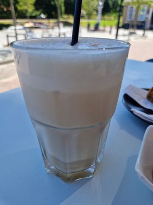 Frappé 'Ccino Vanille met havermelk at 'Ccino Caffetteria Paninoteca in Brielle
