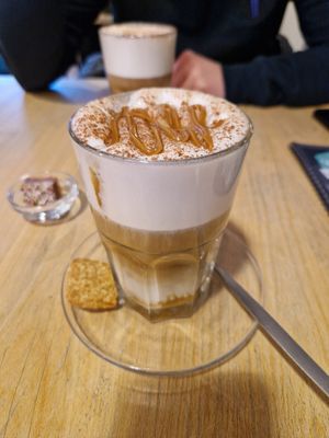 Biscoff latte met havermelk at 'Ccino Caffetteria Paninoteca in Brielle