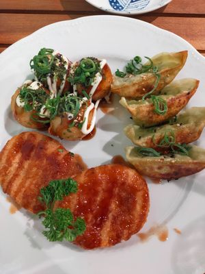 Starter vegan platter at K.O.I Kanpai in Breda