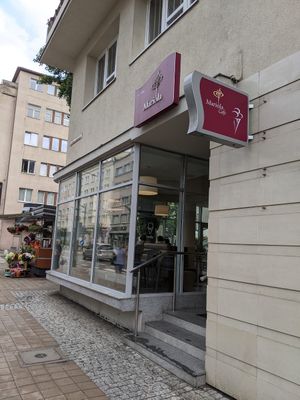 view from the street at Mariola Cafe Kawiarnia Lodziarnia in Gdynia