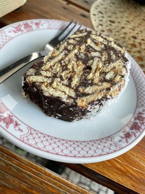 Vegan Cakes & Muffins at Pimpinelas Coffe Shop Vegetariano in Santa Cruz Madeira