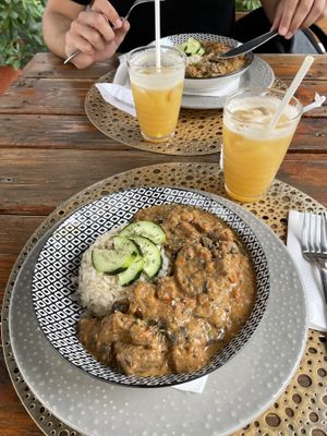 Vegan Stroganoff with soy meat at Pimpinelas Coffe Shop Vegetariano in Santa Cruz Madeira