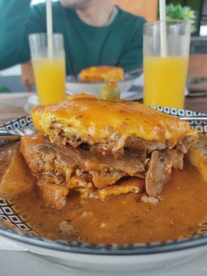 Francesinha com queijo vegan #Veganuary at Pimpinelas Coffe Shop Vegetariano in Santa Cruz Madeira