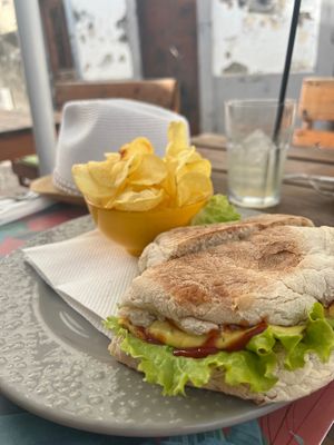 Sausage and tofu burger with vegan cheese #Veganuary at Pimpinelas Coffe Shop Vegetariano in Santa Cruz Madeira