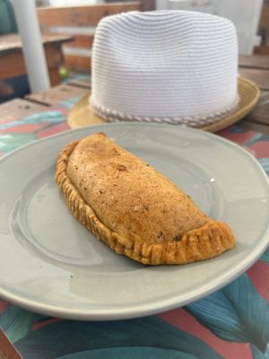 Vegan Empanada  #Veganuary at Pimpinelas Coffe Shop Vegetariano in Santa Cruz Madeira