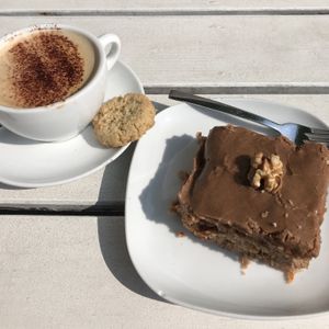 Cappuccino with oat milk & Carrot-Cinnamon-Cake at Sattgrün - Flingern in Dusseldorf