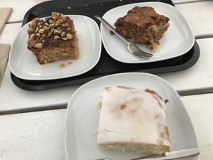 Few cakes at Sattgrün - Flingern in Dusseldorf