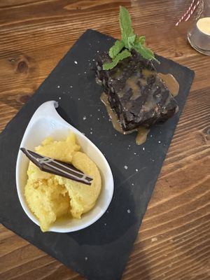 Brownie mit Mango-Sorbet  at Ludwig in Bad Honnef