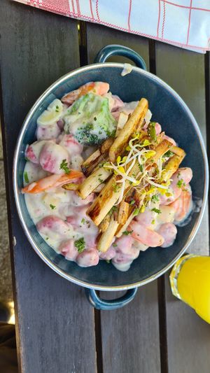 Saisonales Gericht mit Gnocci, Gemüse und Spargel at Ludwig in Bad Honnef