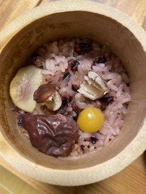 Bamboo rice.  She asked when I booked if I’d prefer bamboo rice or lotus leaf.   I went with bamboo bc I feel like most places offer lotus and I haven’t had bamboo yet.  Soo go at Chahororok Tea House in Seoul