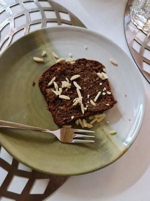 🍫 and 🍐 cake at Vegan Wirtin in Wels