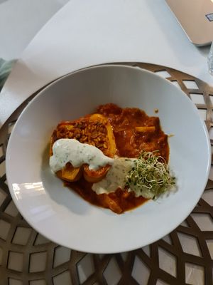 Rice filled peppers with delicious tomato sauce at Vegan Wirtin in Wels