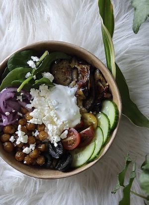 Berenjena y garbanzos en salsa de tamarindo, missô y
cacahuetes acompañados de arroz basmati de coco y okra tostado at Refresc House in Barcelona