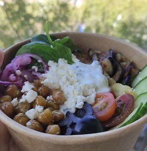Berenjena y garbanzos en salsa de tamarindo, missô y
cacahuetes acompañados de arroz basmati de coco y okra tostado at Refresc House in Barcelona