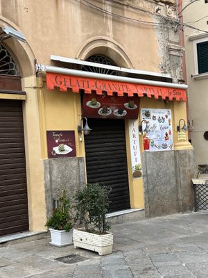 closed  at Caffe del Corso in Tropea