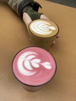 Rose latte and cafe con leche at La Papa in Barcelona