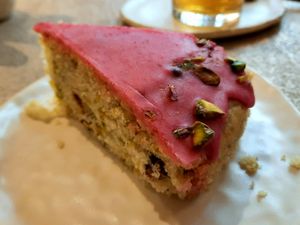 Pistachio cake at La Papa in Barcelona