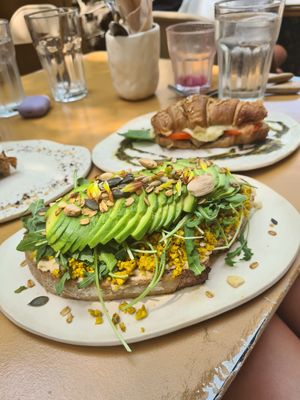 Vegan avocado toast at La Papa in Barcelona