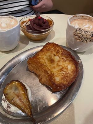 French toast, açai bowl y café con nutella   at La Papa in Barcelona