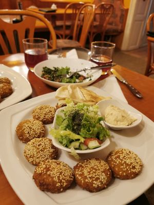 Falafel plate at Tsnim in Kamnik