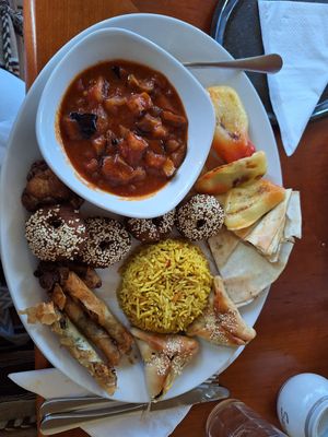 Vegan plate at Tsnim in Kamnik