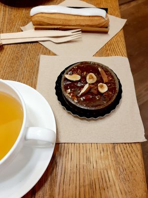 Tarte Noisette & Vanilla Eclair at L'Eden Libre de Gluten in Strasbourg