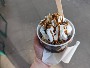 Krokantbecher at Die Eisbande in Hamburg