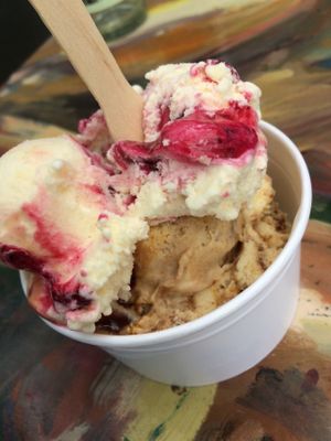 sniggers und vanille-waldfrucht at Die Eisbande in Hamburg