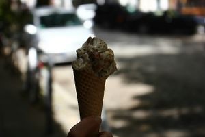 vegan snickers ice cream  at Die Eisbande in Hamburg