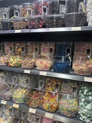   at Naschkram Lagerverkauf in Kiel