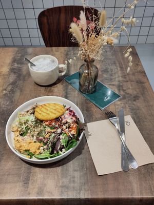 Poké bowl at Food Sentimentale in Bayonne
