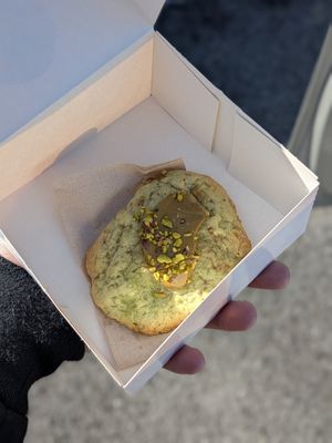 Cookie pistacho y praliné at Food Sentimentale in Bayonne