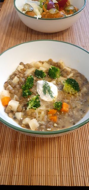 Linsen, Brokkoli, Creme (Menü des Tages) at Lifeboxtr in Kas