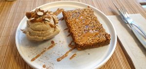 Halva-Eis und Tahin Tart at Lifeboxtr in Kas