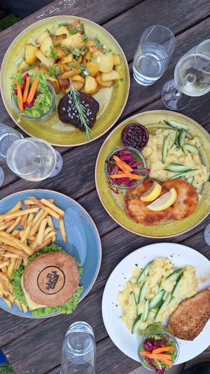 Veganer Fisch, Sellerieschnitzel, Burger und Steak 🥰 at Zum Kapellchen in Wiesbaden