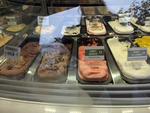Vegan Ferrero, chocolate, cheesecake, torro, stracciatella at Gelateria & Orxateria El Far in Roses