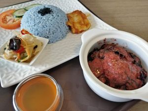 Red Yeast Vinegar Fragrant Rice Set 红酒糟香饭  at Loving Nature Fortunate Coffee Cafe in Central Singapore