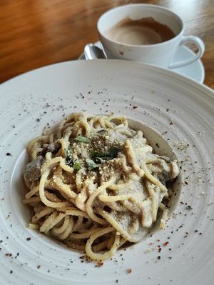 Mushroom spaghetti at Loving Nature Fortunate Coffee Cafe in Central Singapore