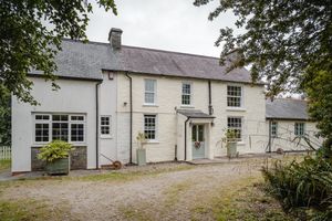 The Green Door B&B 
The original farmhouse was built in 1860 at The Green Door Vegan B&B - Pet-friendly Room in Llanon