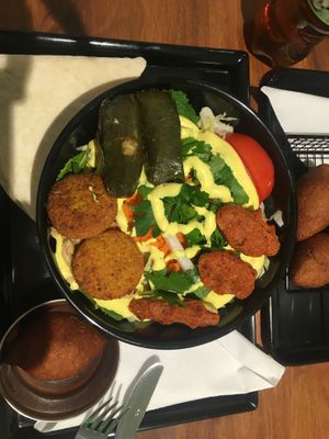 Veganland Salat mit Joppisauce  at Veganland in Leverkusen