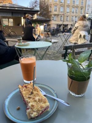 Vegan cake was great 😍   at Little Rabbit's Room in Munich